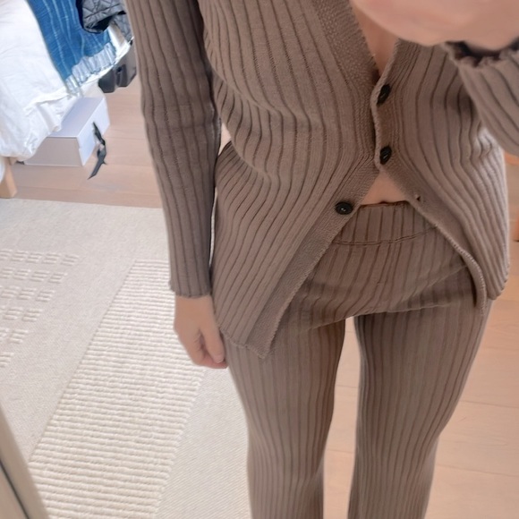 SET Alohas Icon knit cardigan and pant set - Picture 12 of 12